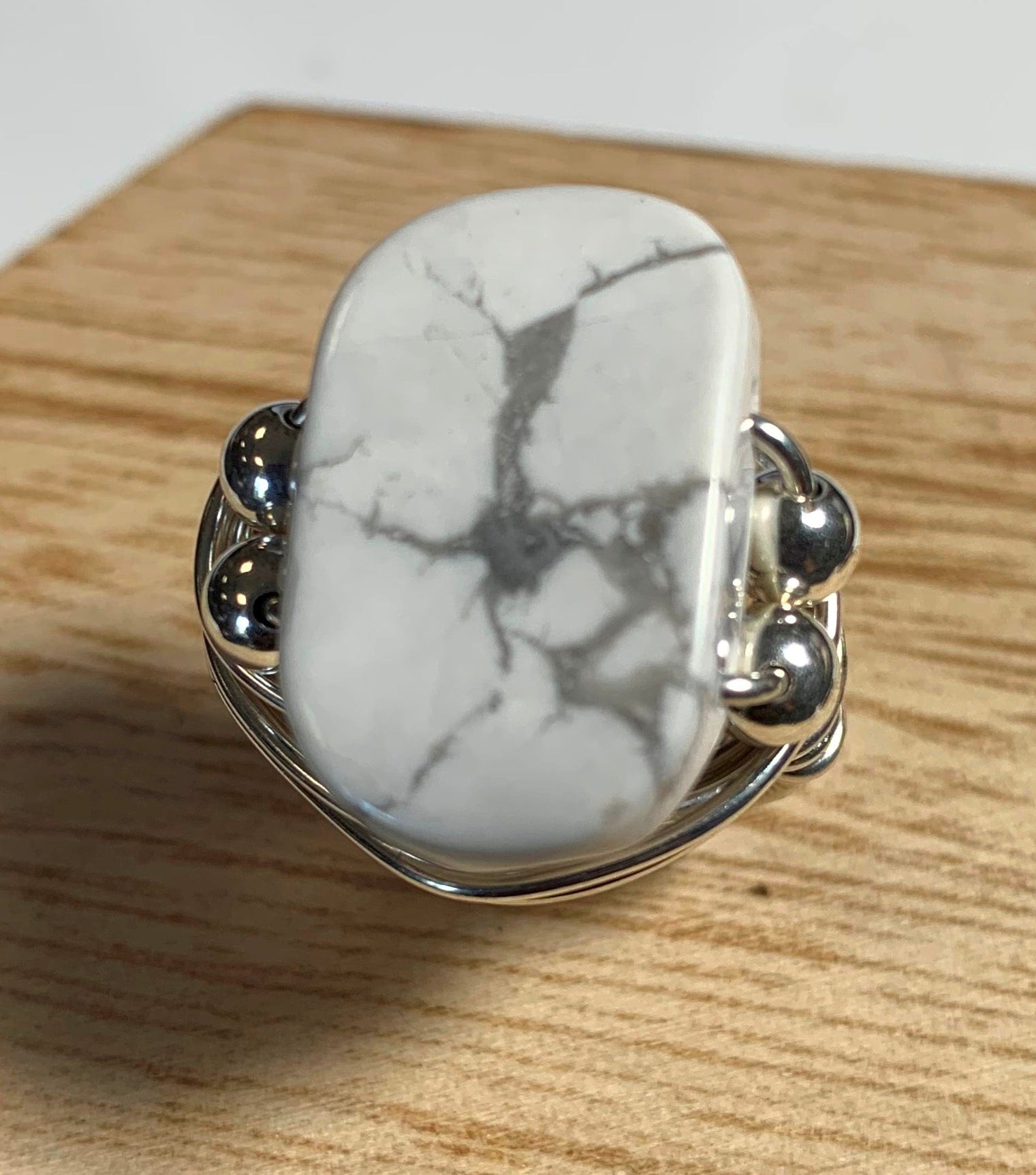 BUFFTURQ1 ring with white turquoise stone