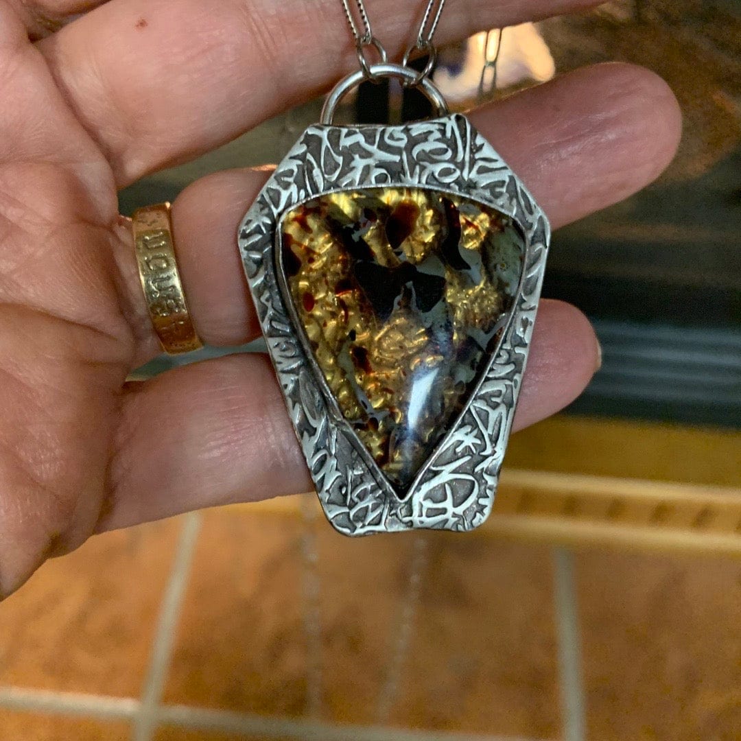 Unique pendant necklace - E445882E-B18D-41A1-8A47-A51A9A43CC0F