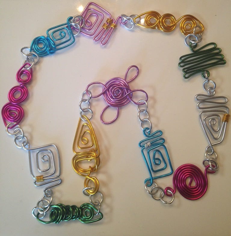 Long geometric wire necklace in rainbow colors