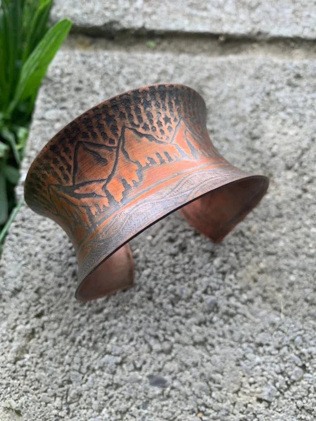 Copper cuff bracelet with mountain and plain design