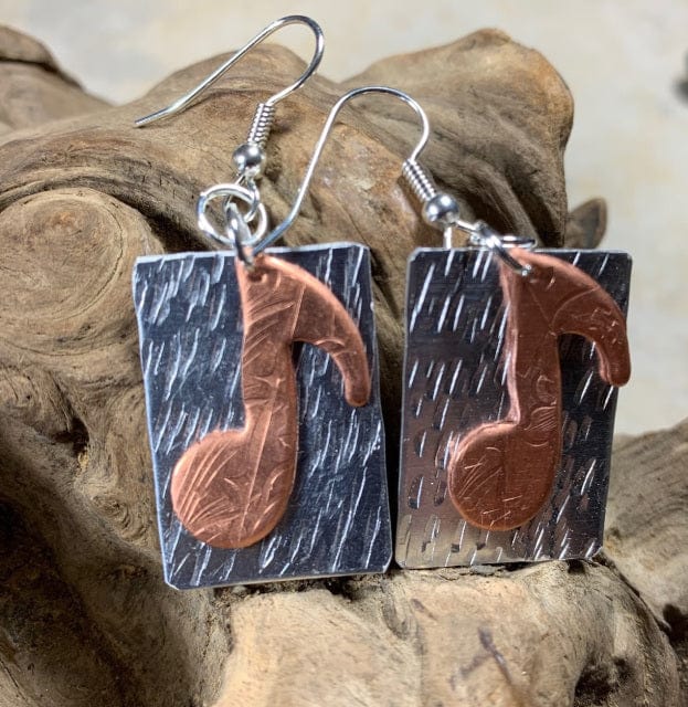 SingleMusic earrings with copper music note design