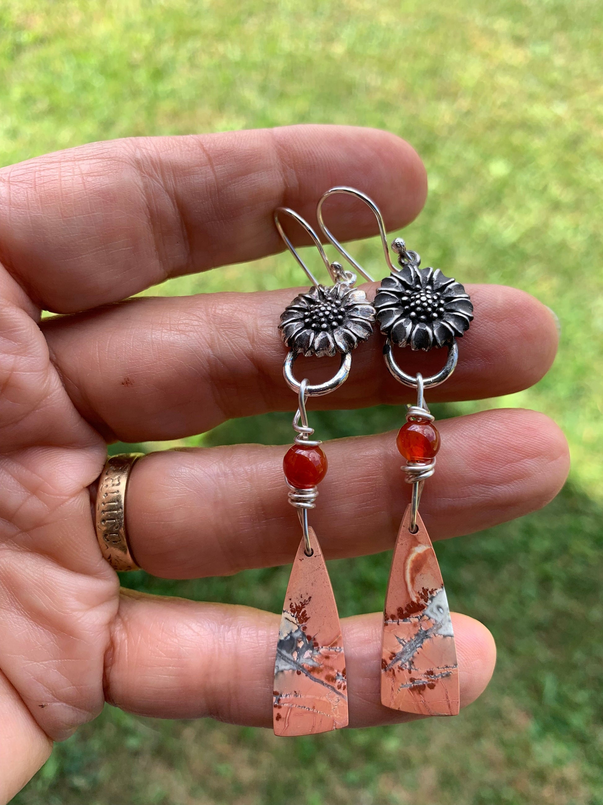 Sunflower Maligano earrings with red beads and stone drops