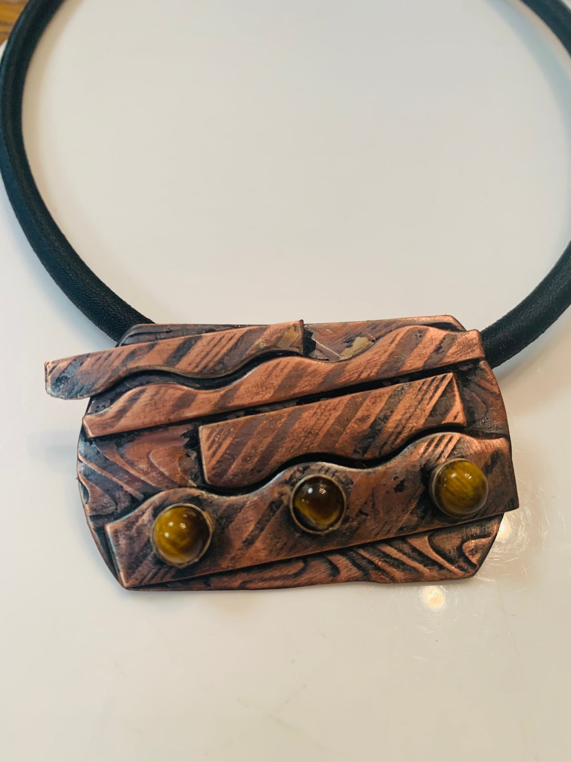 Textured tiger eye pendant necklace