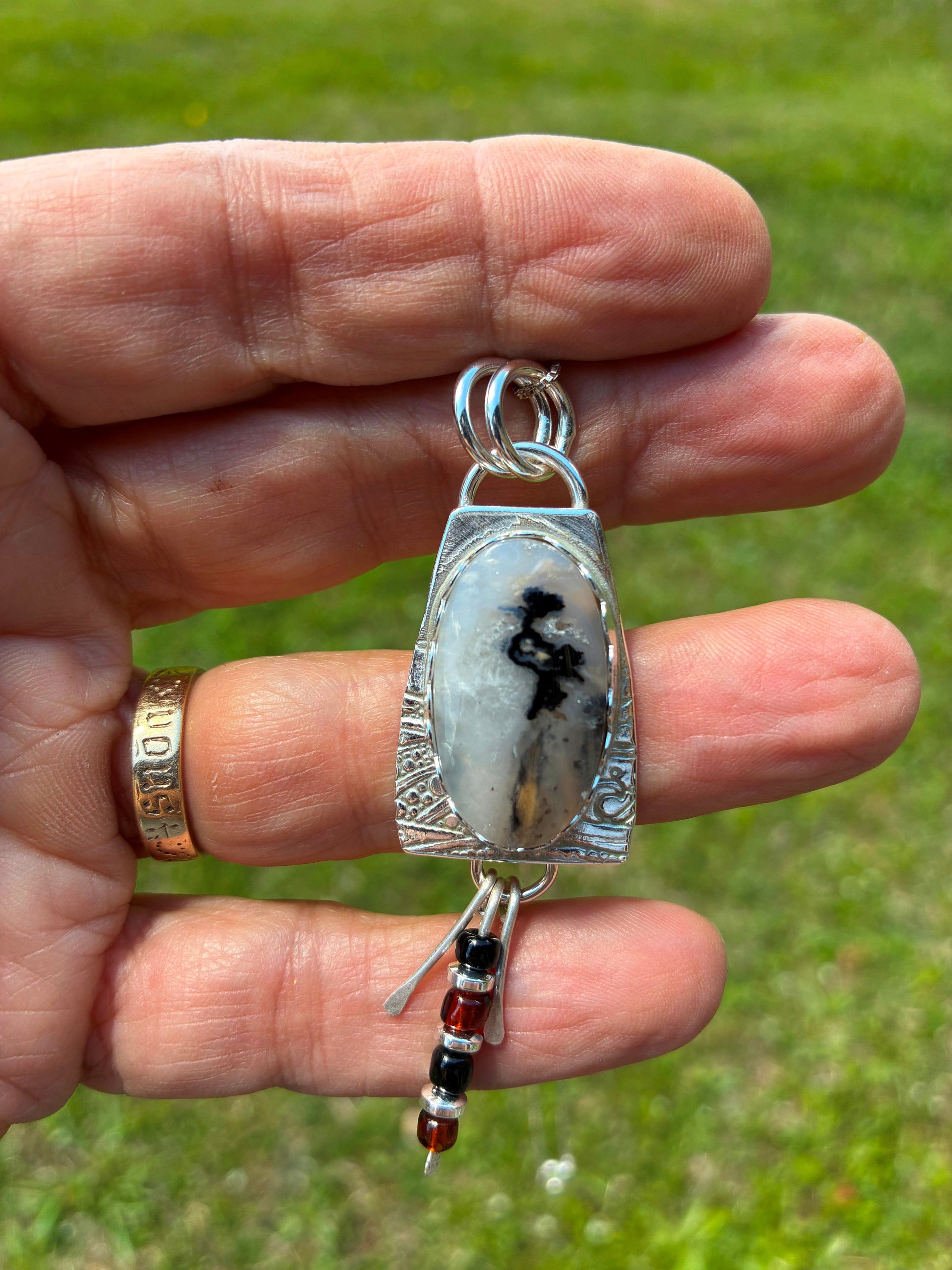 Bird captured in an Agate pendent set in silver