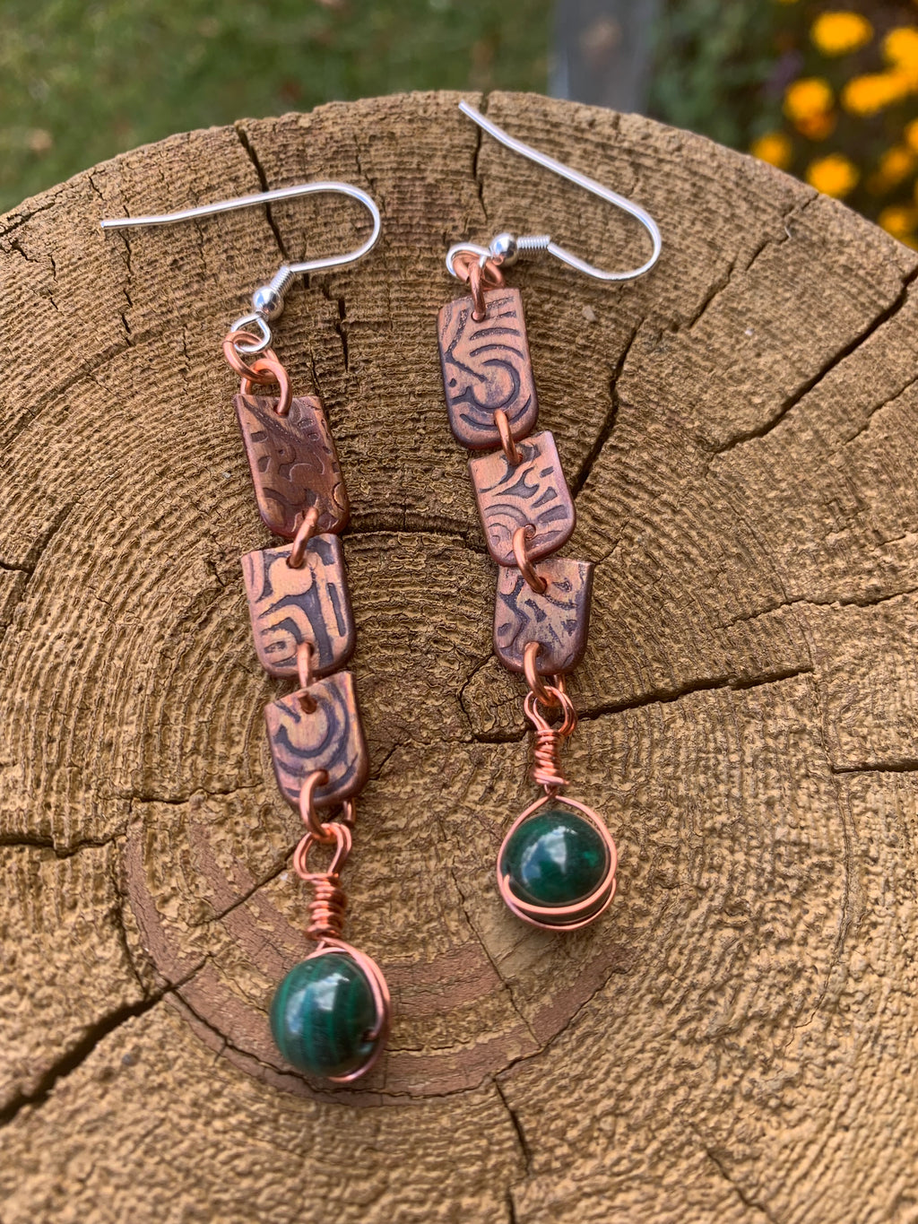 Copper that swings with a malachite stone Earrings